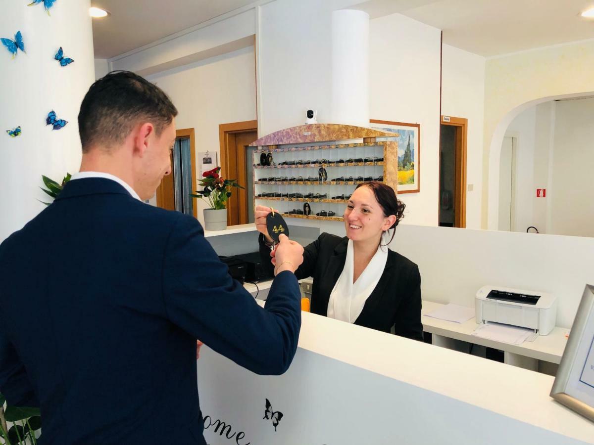 Hotel Niagara Riccione Dış mekan fotoğraf